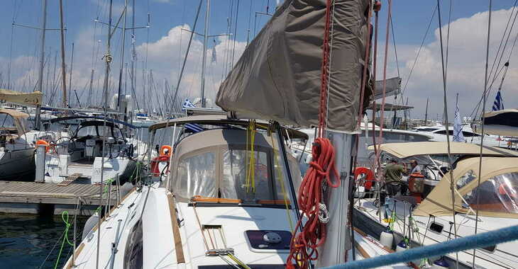 Chartern Sie segelboot in Alimos Marina - Oceanis 46 - 4 cab.