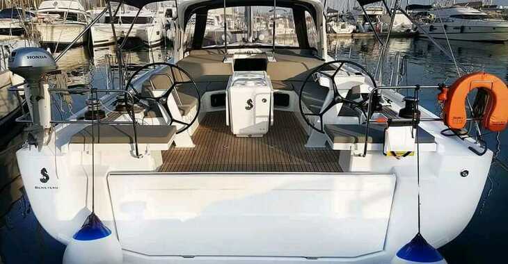 Rent a sailboat in Alimos Marina - Oceanis 51.1 - 5 + 1 cab.