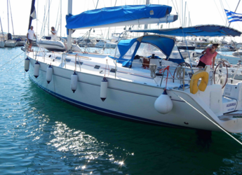 Chartern Sie segelboot in Marina Zeas - Cyclades 50.5