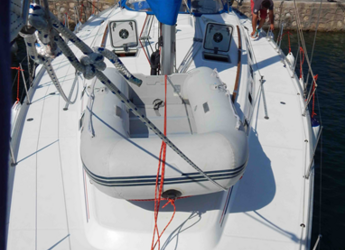 Chartern Sie segelboot in Marina Zeas - Cyclades 50.5