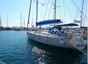 Rent a sailboat in Marina Zeas - Cyclades 50.5