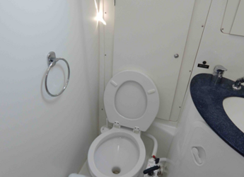 Chartern Sie segelboot in Marina Zeas - Cyclades 50.5