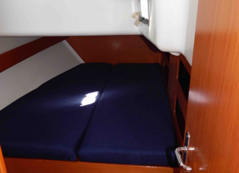 Chartern Sie segelboot in Marina Zeas - Cyclades 50.5