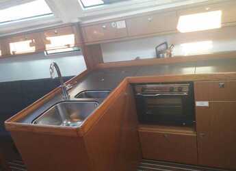 Rent a sailboat in D-Marin Marina Lefkas - Bavaria Cruiser 37 - 3 cab.