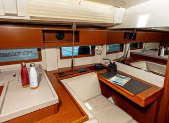 Rent a sailboat in D-Marin Marina Lefkas - Oceanis 51.1 - 5 + 1 cab.