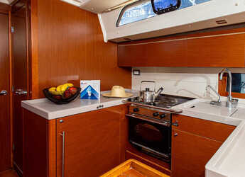 Rent a sailboat in D-Marin Marina Lefkas - Oceanis 51.1 - 5 + 1 cab.