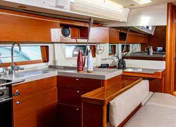 Rent a sailboat in D-Marin Marina Lefkas - Oceanis 51.1 - 5 + 1 cab.
