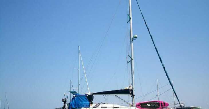 Rent a sailboat in Nidri Marine - Beneteau 393
