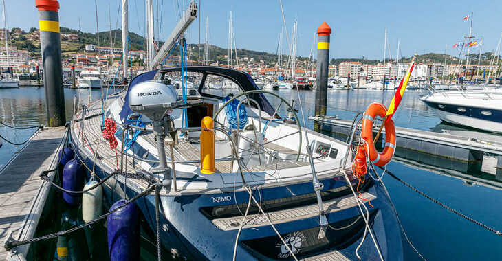 Rent a sailboat in Monte Real Club de Yates de Baiona - Grand Soleil 43