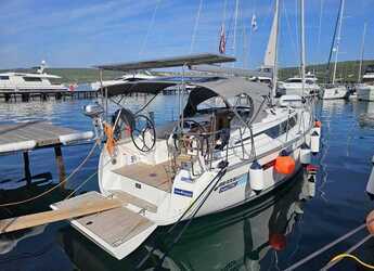 Rent a sailboat in Punat - Bavaria Cruiser 34 - 2 cab.