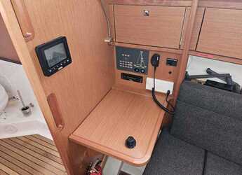 Rent a sailboat in Punat - Bavaria Cruiser 34 - 2 cab.