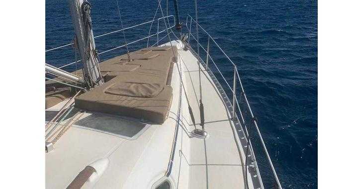 Rent a sailboat in Marina Botafoch - Beneteau Oceanis 393 Clipper