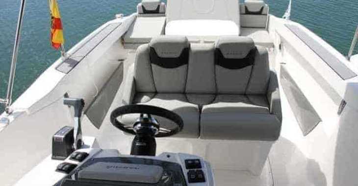 Rent a motorboat in Marina Ibiza - Karnic 702 SL