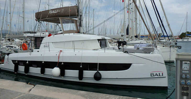 Rent a catamaran in D-Marin Lefkas Marina - Bali 4.2 - 4 + 2 cab.