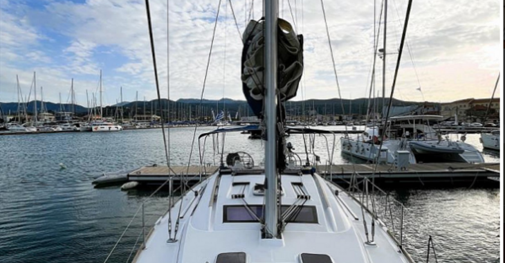 Chartern Sie segelboot in Lefkas Hafen - Oceanis 43 - 3 cab.