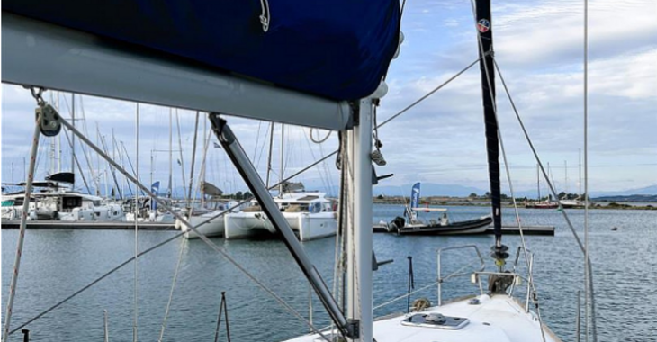 Chartern Sie segelboot in Lefkas Hafen - Oceanis 43 - 3 cab.