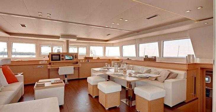 Rent a catamaran in Marina di Procida - Lagoon 620