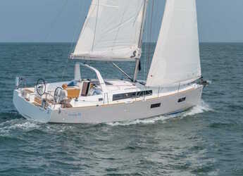 Rent a sailboat in Marina di Portorosa - Oceanis 38.1
