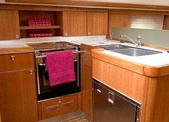 Chartern Sie segelboot in Korfos Port - Elan 384