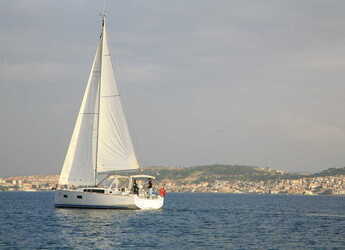 Rent a sailboat in Adaköy Marina - Beneteau Oceanis 38