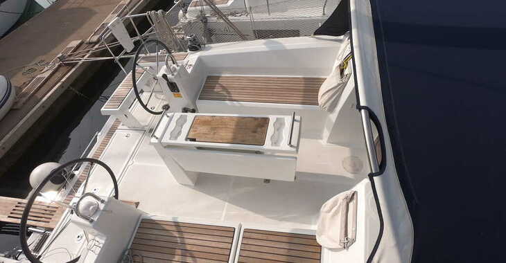 Rent a sailboat in Marina Medulin - Oceanis 35.1