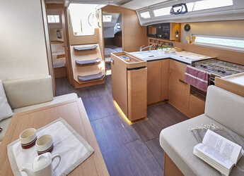 Rent a sailboat in Marina Kastela - Sun Odyssey 410