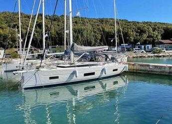 Rent a sailboat in Veruda - Bavaria C45 Style