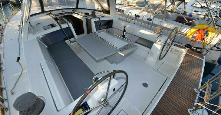 Chartern Sie segelboot in Lavrion Marina - Oceanis 48
