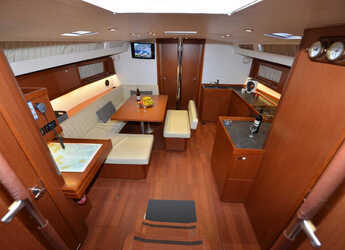 Chartern Sie segelboot in Lavrion Marina - Oceanis 48