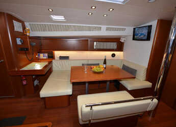 Chartern Sie segelboot in Lavrion Marina - Oceanis 48