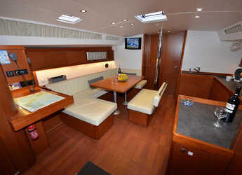 Chartern Sie segelboot in Lavrion Marina - Oceanis 48