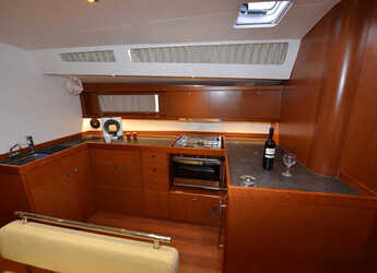 Chartern Sie segelboot in Lavrion Marina - Oceanis 48