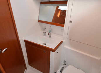 Chartern Sie segelboot in Lavrion Marina - Oceanis 48