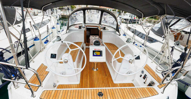 Rent a sailboat in Marina Tankerkomerc - Bavaria Cruiser 34 Style