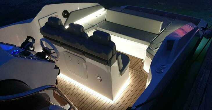 Rent a power catamaran  in Cagliari port (Karalis) - Aurea 30 'Cabin Dream Daycruiser