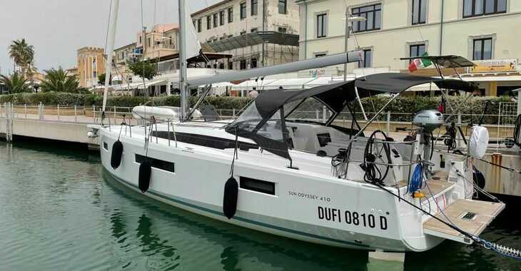 Rent a sailboat in Marina di San Vicenzo - Sun Odyssey 410