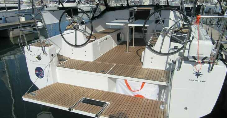 Chartern Sie segelboot in Marina di San Vicenzo - Sun Odyssey 380