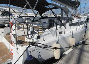 Rent a sailboat in Marina di San Vicenzo - Sun Odyssey 380