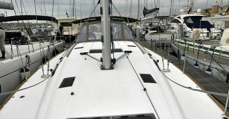 Rent a sailboat in Marina di San Vicenzo - Sun Odyssey 519