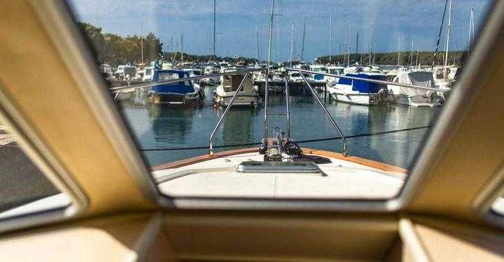 Rent a motorboat in Punat Marina - Adria Mare 38