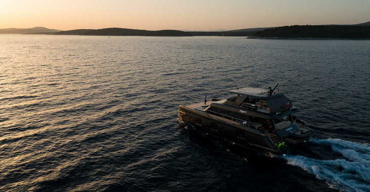 Alquilar catamarán a motor en Marina Kastela - Sunreef 70 Power