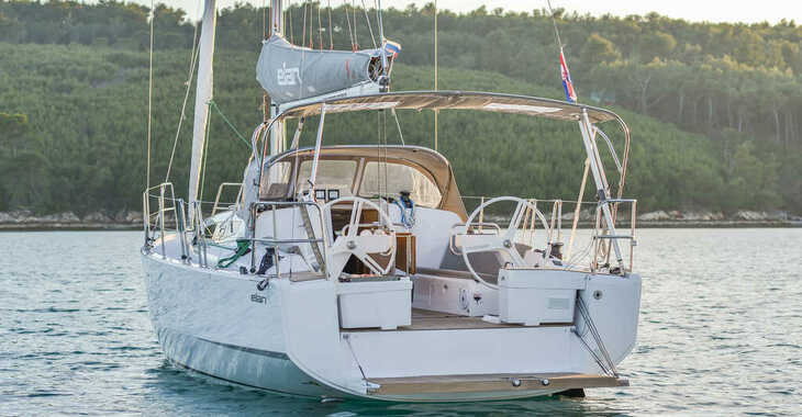 Rent a sailboat in Veruda - Elan E4