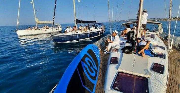 Rent a sailboat in Marina Sveva - Bavaria C50