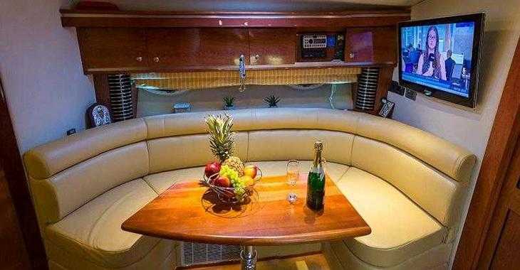 Chartern Sie yacht in Marina Delta Kallithea - Monterey 375 SY