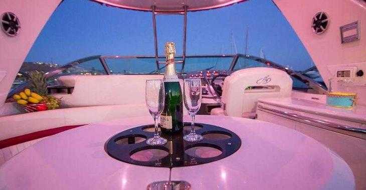 Chartern Sie yacht in Marina Delta Kallithea - Monterey 375 SY