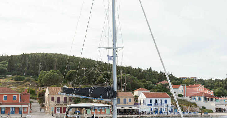Rent a catamaran in Lefkas Marina - Lagoon 46 - 4 + 2 cab.