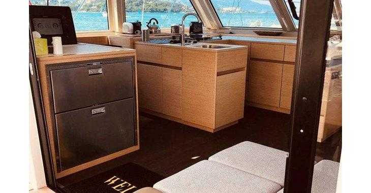 Rent a power catamaran in Lefkas Marina - Nautitech 47 Power - 4 + 2 cab.