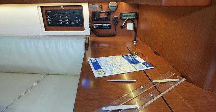 Chartern Sie segelboot in Marina Gouvia - Oceanis 45