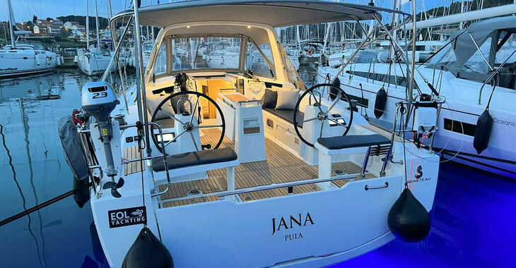 Rent a sailboat in Veruda Marina - Oceanis 38.1