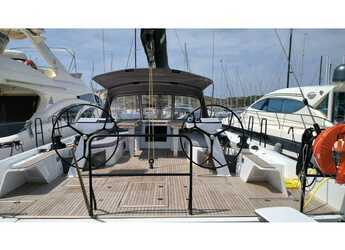 Rent a sailboat in Lavrion Marina - First 53